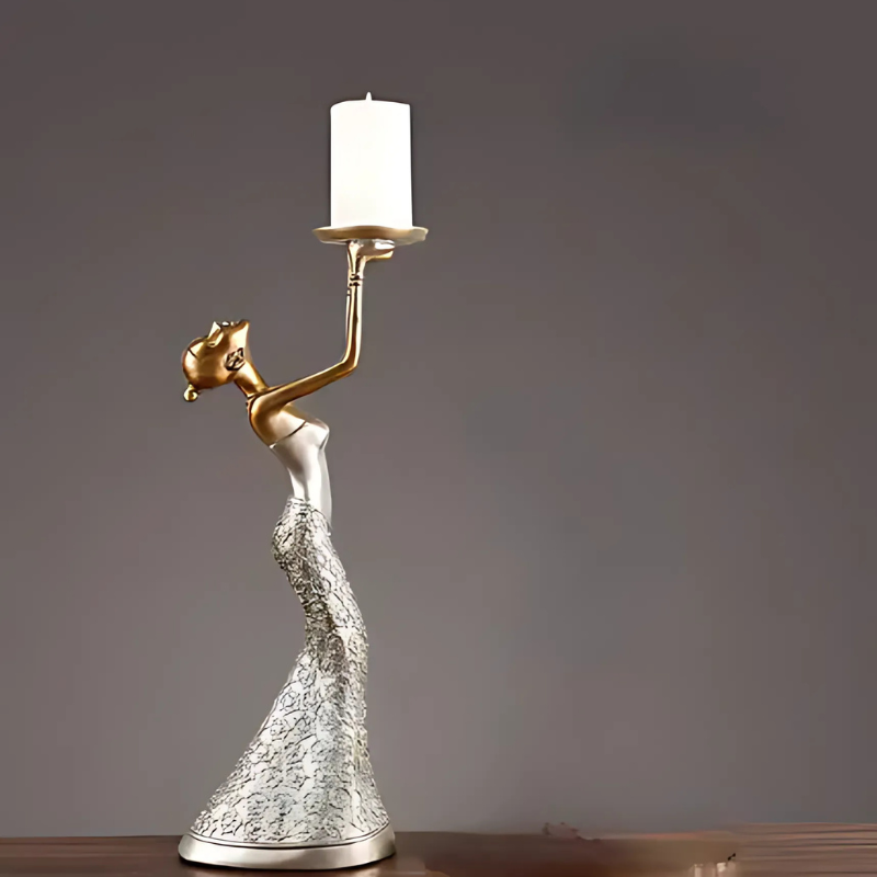 Goldene Damen-Kerzenhalter – Elegante Skulptur für stilvolle Wohnkultur