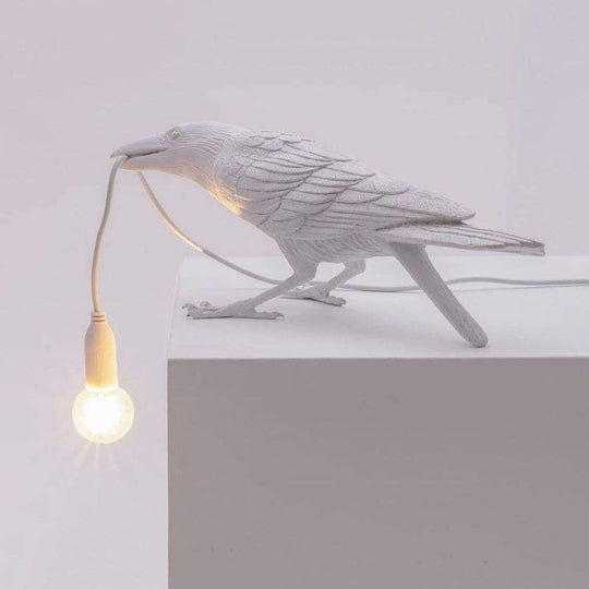 Crow LED-Tischlampe aus Harz - Gothic Design & einstellbare Beleuchtung